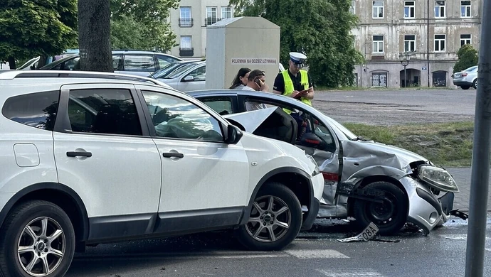 Groźny wypadek na skrzyżowaniu Jerozolimskiej i Zamkowej [ZDJĘCIA]