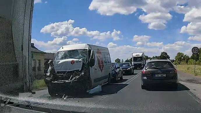 Zderzenie trzech samochodów na DK74