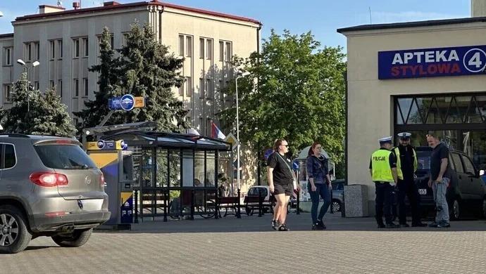 Nie żyje kobieta, którą znaleziono nieprzytomną przy hali targowej