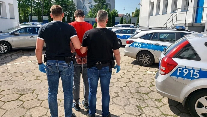 Najechał na leżącego na jezdni mężczyznę. Pieszy nie żyje, a kierowca był pijany