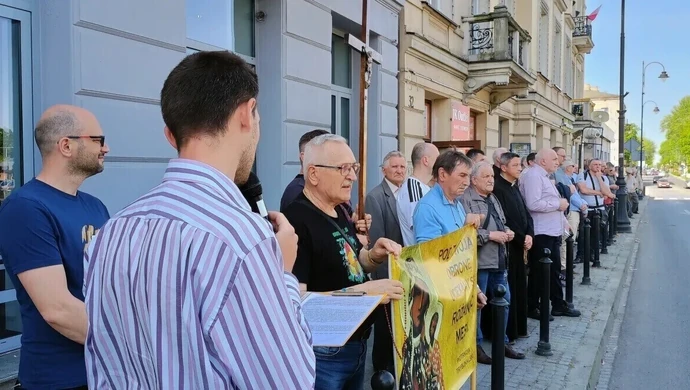 Piotrkowski Męski Różaniec na początek czerwca