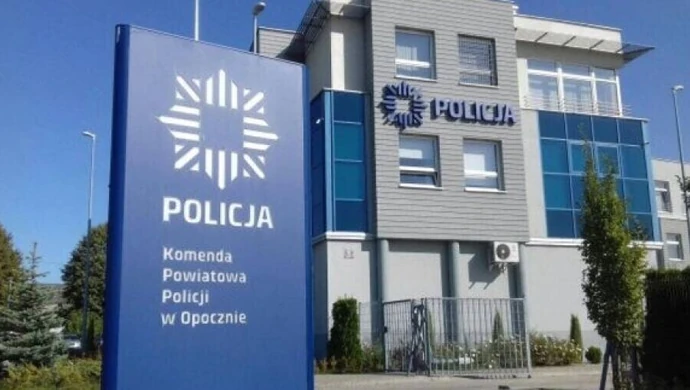 Pijany wiózł dzieci. W domu ich matka zajmowała się dwojgiem rodzeństwa. Także była nietrzeźwa