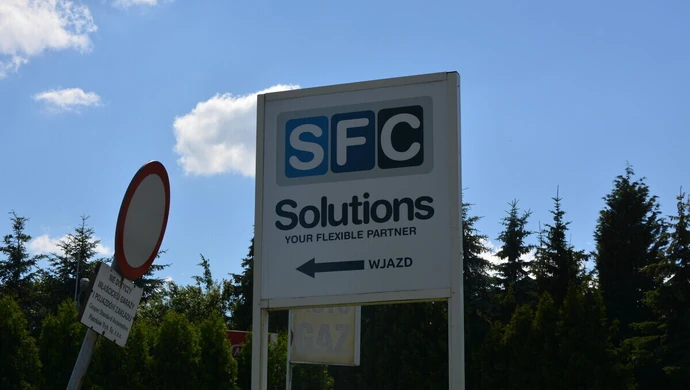 Duża fabryka w Piotrkowie planuje zwolnienia grupowe. Spółka wydała oświadczenie