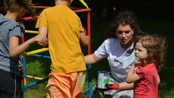 Wolontariusze z USA i Polski odwiedzili Dom Dziecka w Piotrkowie