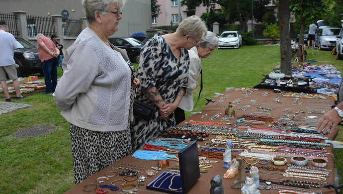 Pierwszy w sezonie 2024 targ staroci pod Zamkiem Królewskim