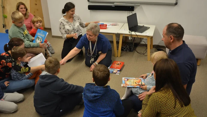 Wspólne czytanie na powitanie lata w Mediatece 800-lecia