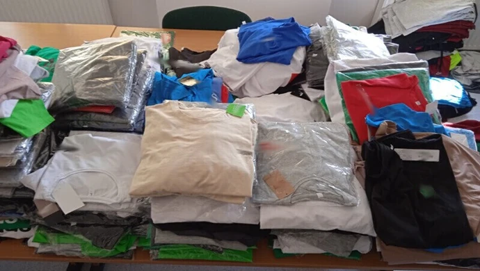 Podrobiona odzież na piotrkowskim targowisku