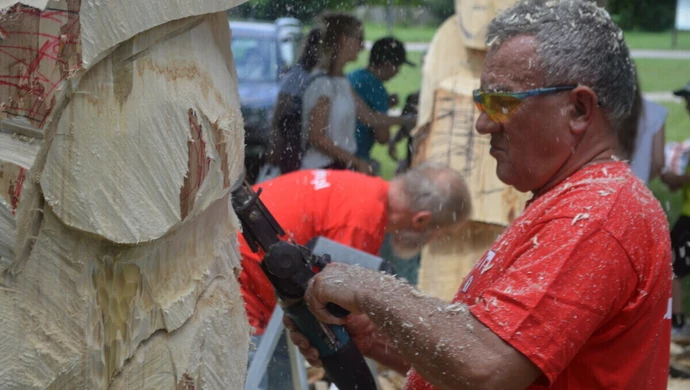 Plener rzeźbiarski na Podklasztorzu