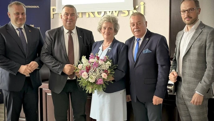 Poprzedni zarząd z absolutorium, a nowy z wotum zaufania