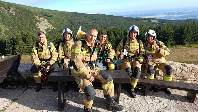 Strażacy z OSP w Parzniewicach i Rozprzy zdobyli Śnieżkę