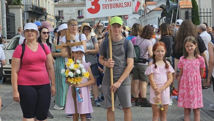 Pątnicy już w drodze. W niedzielę dotrą na Jasną Górę