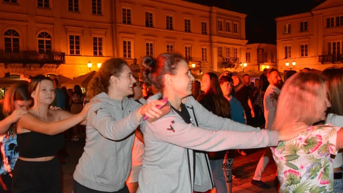 Wracają taneczne imprezy na Rynku Trybunalskim