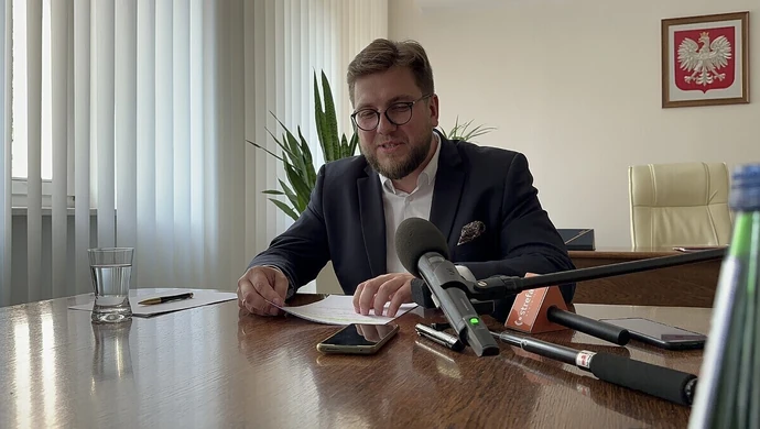 Modernizacje ulic, nowa hala sportowa. Przeczytaj o czym prezydent Piotrkowa mówił podczas konferencji prasowej