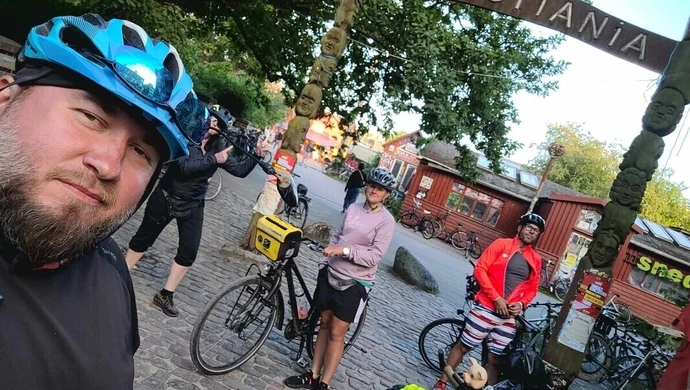 Rowerami przemierzają Danię