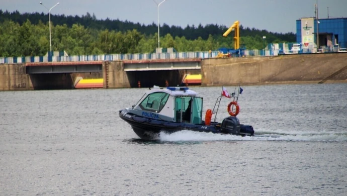 Pijany 38-latek pływał skuterem po Zalewie Sulejowskim
