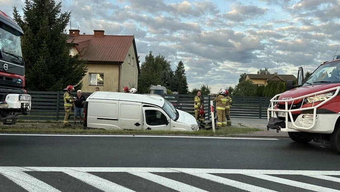 Wypadek na DK74 w Gomulinie