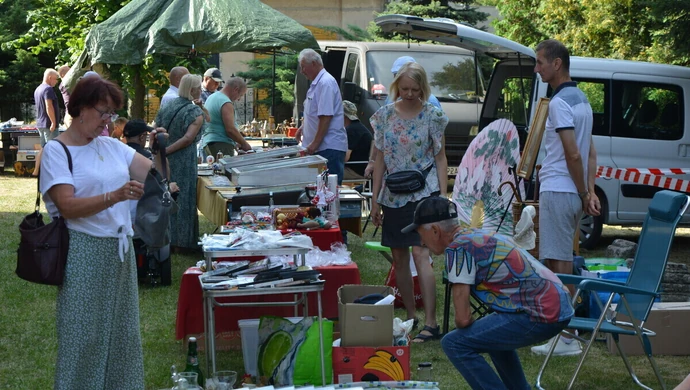 Giełda staroci obok zamku. Zobaczcie, co tam można upolować