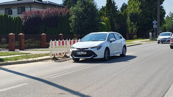 Jest dziura, jest problem. Gwarancja blokuje drogowców