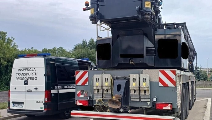Nienormatywny dźwig zatrzymany przez ITD na Wojska Polskiego