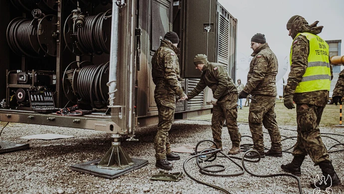 Żołnierze WOT pomagają energetykom