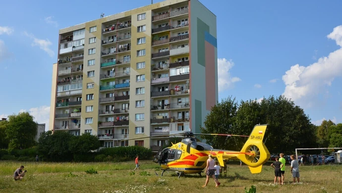 Kobieta wypadła z bloku na Łódzkiej w Piotrkowie