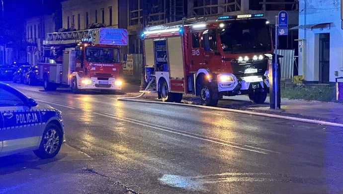 Pożar budynku na Słowackiego. Trwa dogaszanie ZDJĘCIA FILM