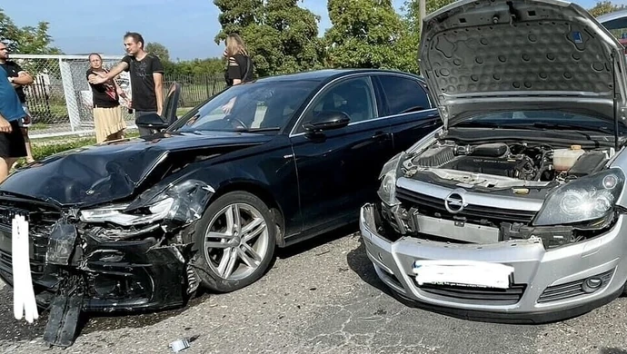 Zderzenie dwóch samochodów w Woli Krzysztoporskiej