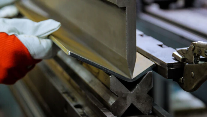 Precyzyjne maszyny do gięcia blachy - rodzaje i zastosowanie