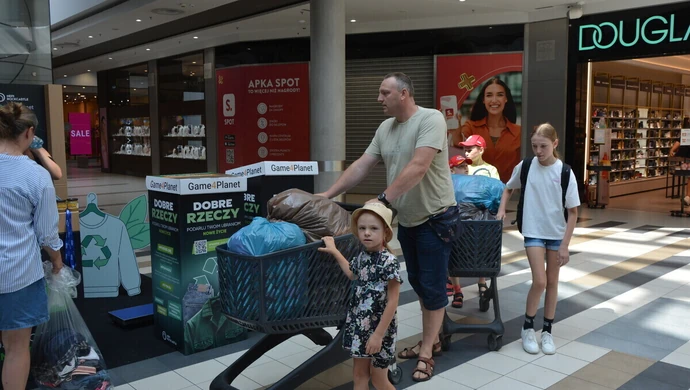 Ruszyła akcja „Dobre Rzeczy”. Przynieś ubrania do Focusa i pomóż dzieciom w domu dziecka