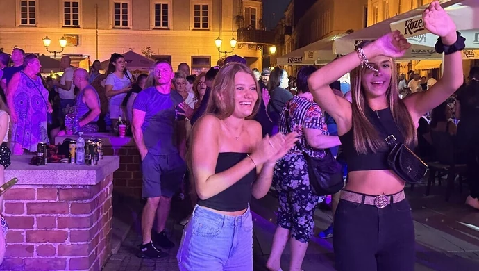 Tłumy na ostatniej w sezonie potańcówce! ZDJĘCIA FILM