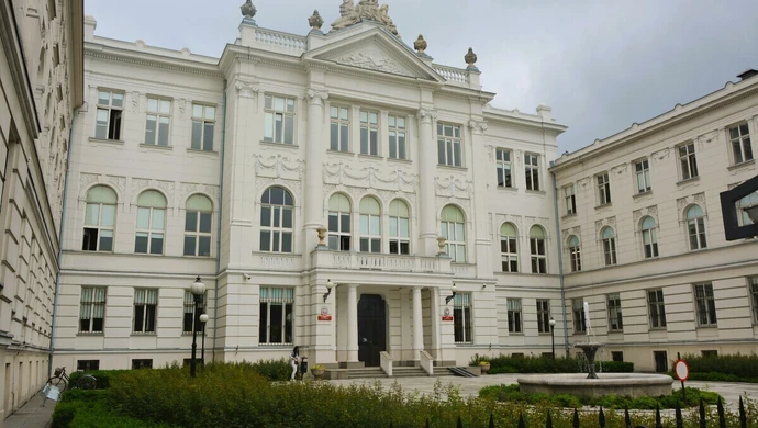 Kolejki przed sądem w Piotrkowie. Nauczyciele śpieszą się przed wrześniem