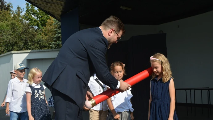 Prezydent pasował pierwszoklasistów