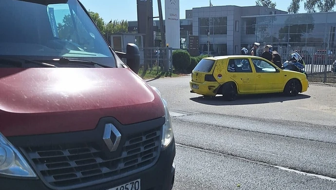 Zderzenie dwóch samochodów na Wojska Polskiego