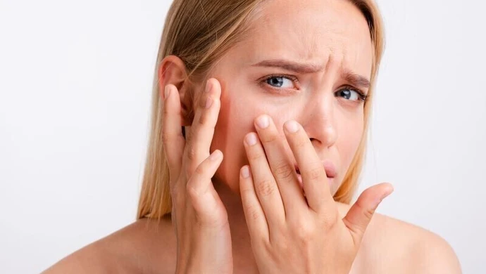 Jak wyglądają zatkane pory na twarzy?