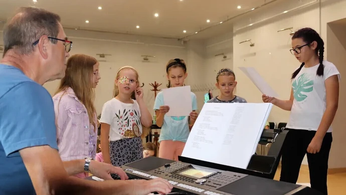 Warsztaty artystyczne dla dzieci i seniorów w Ośrodku Edukacji Artystycznej