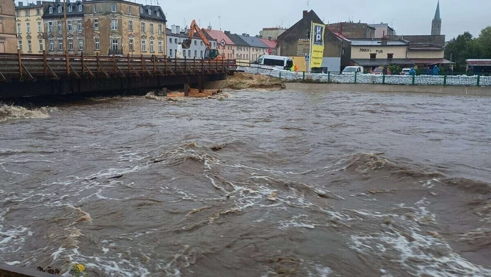 Wielkie ulewy i silny wiatr. Trudny weekend w Łódzkiem