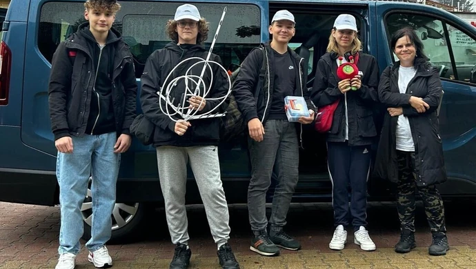 Młodzi piotrkowianie sięgają gwiazd ich satelita osiągnął pułap 23000 metrów