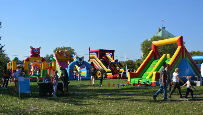 Na placu Pofranciszkańskim trwa Zlot Dmuchańców