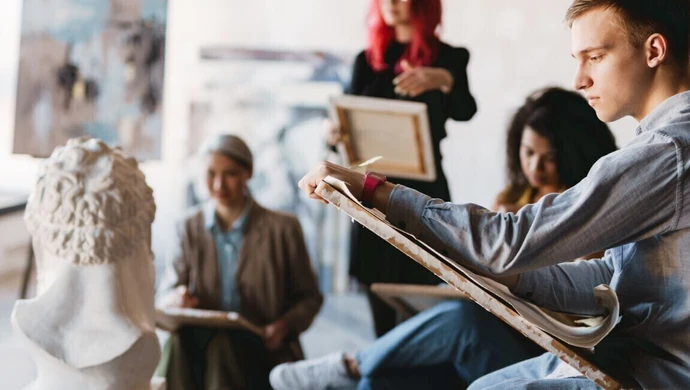 Droga od pasji do kariery: liceum sztuk plastycznych - dlaczego warto podążyć tą drogą?