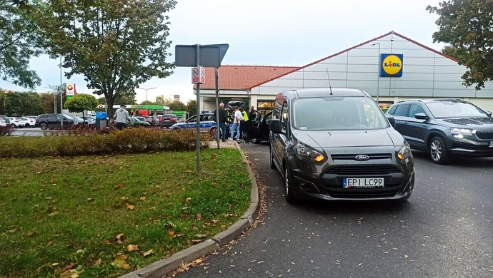 Kolejna kolizja przy Lidlu