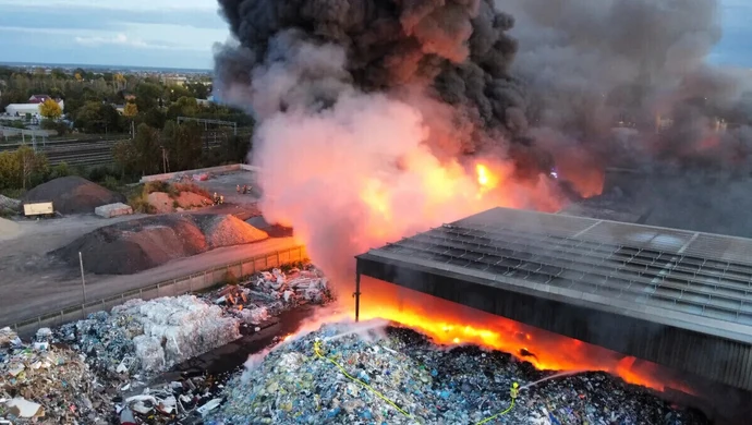 Strażacy podsumowali pożar sortowni śmieci