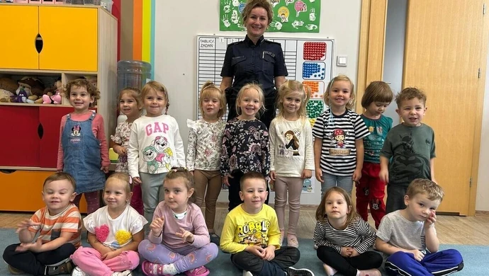 Kilka słów o bezpieczeństwie – spotkanie policjantki z przedszkolakami