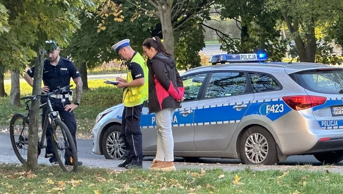 Potrącenie rowerzysty na pasach