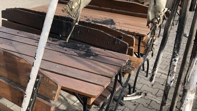 Podpalili i uciekli. Policja szuka sprawców