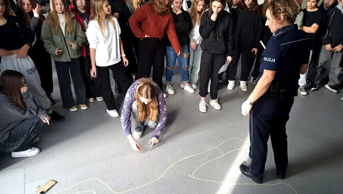 Młodzi z wizytą w Komendzie Miejskiej Policji