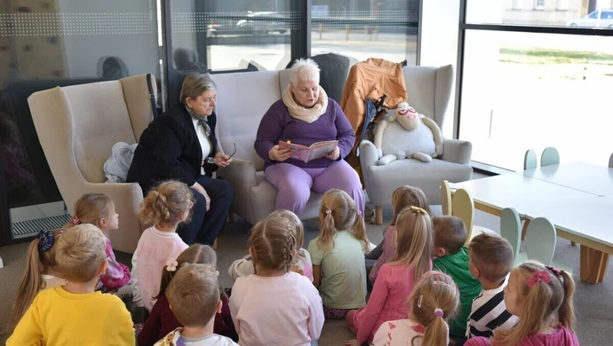 Spotkanie z Babcią, książką i wyobraźnią - Dzień Postaci z Bajek w Mediatece