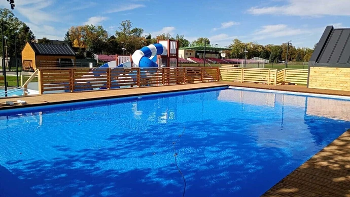 Kompleks basenów w Piotrkowie już gotowy (ZDJĘCIA, FILM)