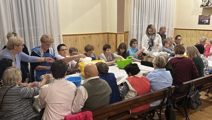 Panie darły pierze w gminie Wolbórz