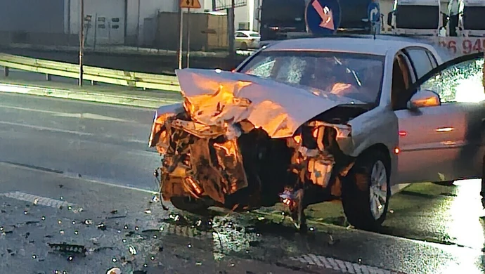 Zderzenie ciężarówki z osobówką w Piotrkowie