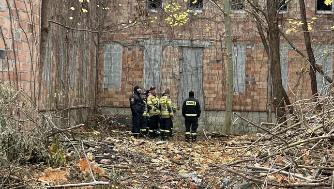 Szukali ciała w dawnym szpitalu